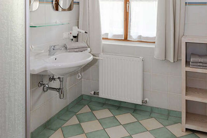 Appartement Albertville mit Badezimmer und Dusche Zillertal Tirol